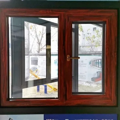 Ventanas abatibles de aluminio con protector
